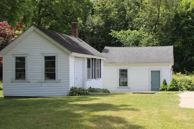 6 Pleasant St #2