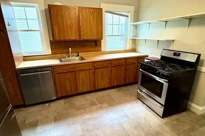 16-18 Park St #18 1