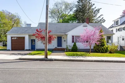 277 Valentine St 1