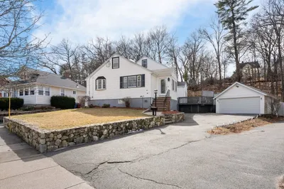 40 Hesseltine Ave