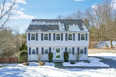17 Merrimac Dr 1