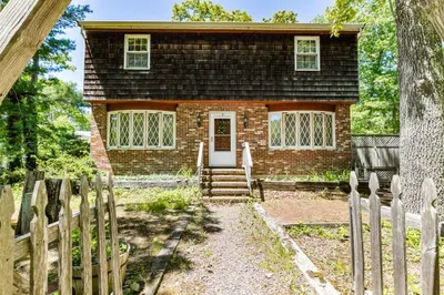 5 Hazelwood Dr