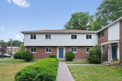 208 Bishop Dr #208 1