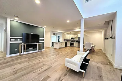 17 Kearney Sq #205 1