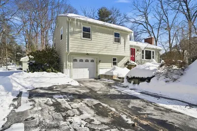 19 Lantern Ln