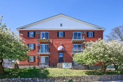 56 Edgeworth St #22