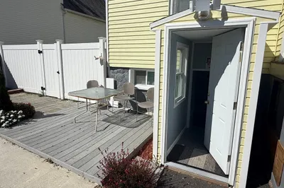 28 AlBertina St #B 1