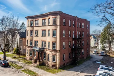 40 Warriner Ave 1