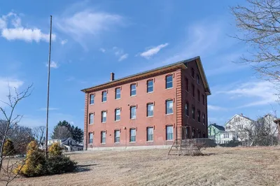 45 Main St #1