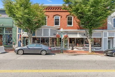 25 Main St