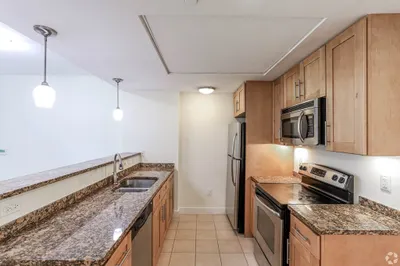 87 New St #208