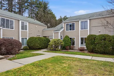 72 Nassau Dr #72 1