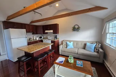 21 Holiday Lane 1