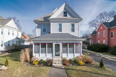 352 Pleasant St 1