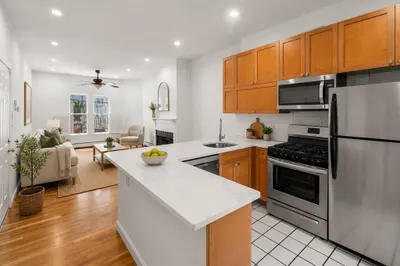 186 W 7th St #1 1