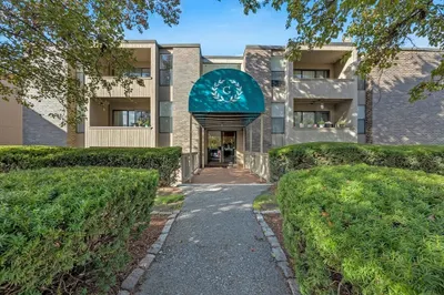 42 Shrewsbury Green DrIve #I 1