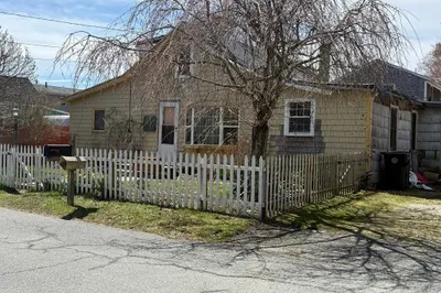 21 Evergreen St