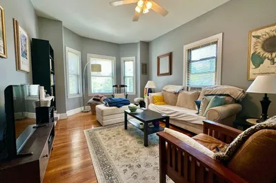 512 Centre St #2