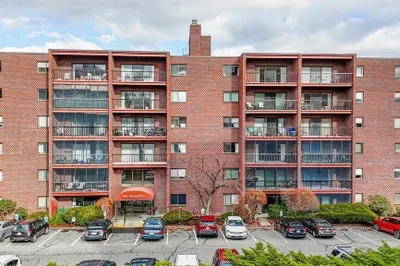 3 Summit Dr #16