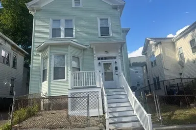6 Carlisle St #1