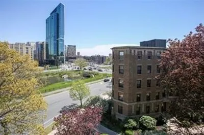 122 The Riverway #17