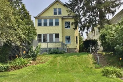 83 Brown St