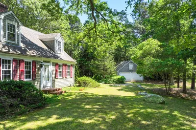 318 Sippewissett Rd 1