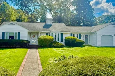 44 Country Club Dr 1