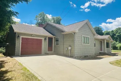 36 Crescent Dr 1