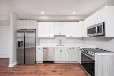 121 Addison #7