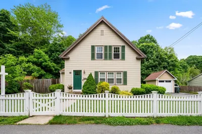 128 Pleasant St