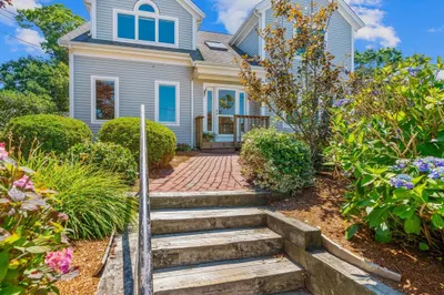 24 Bluff Ave 1