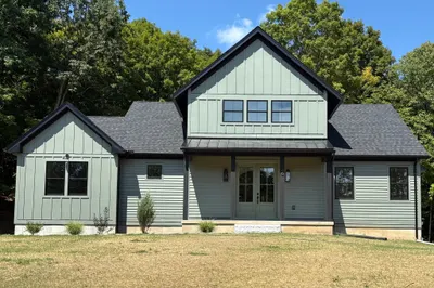 36 Lamson Ave 1