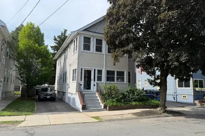 32-34 Chestnut St #32 1