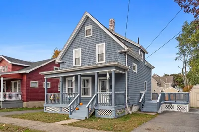 27 Cowdrey Ave