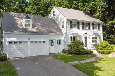 34 Whitelawn Ave 1