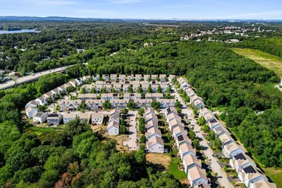 9 Skyhawk Cir