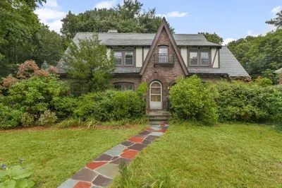 4 Cochituate Rd