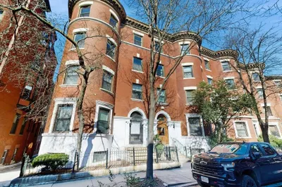 111 Gainsborough St #108
