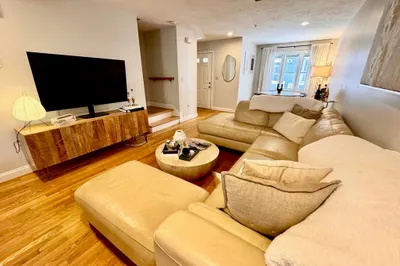 123 Tudor St #123