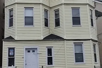 49 Burrell Street #3
