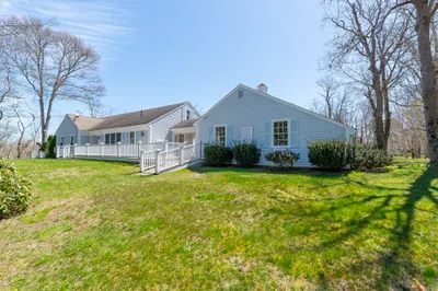 2955 Main St 1