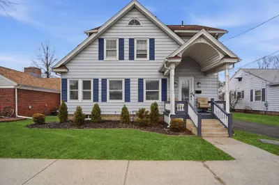 156 Farnsworth St 1