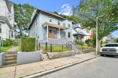 102 Radcliffe St #2 1