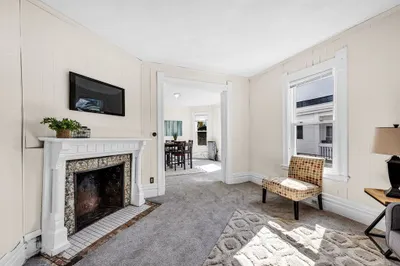305 Bay St