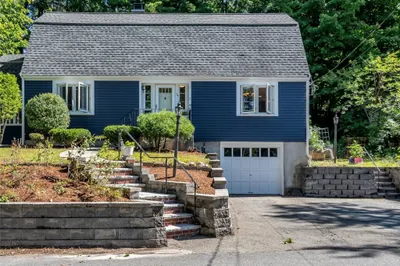 74 Fletcher Rd 1