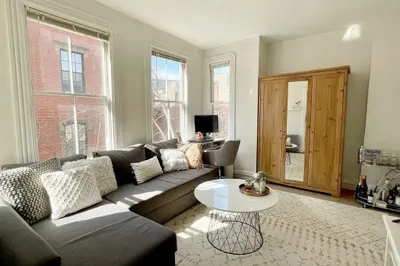 24 Anderson Street #7