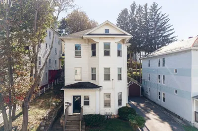 10 Alpine St #3 1