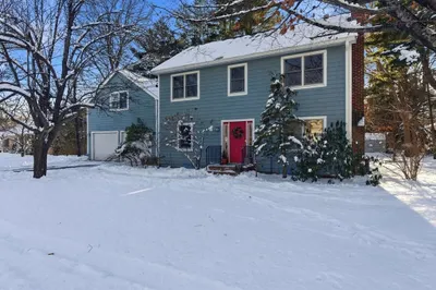 4 Myrna Rd 1