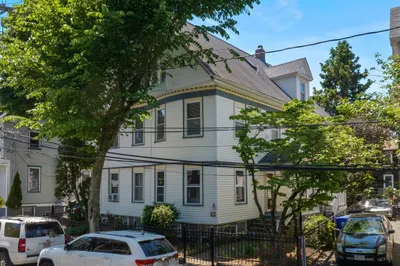 63 Bakersfield St 1